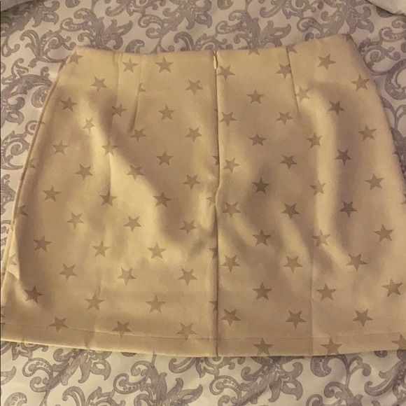 Altar’d state star mini skirt - Picture 2 of 3